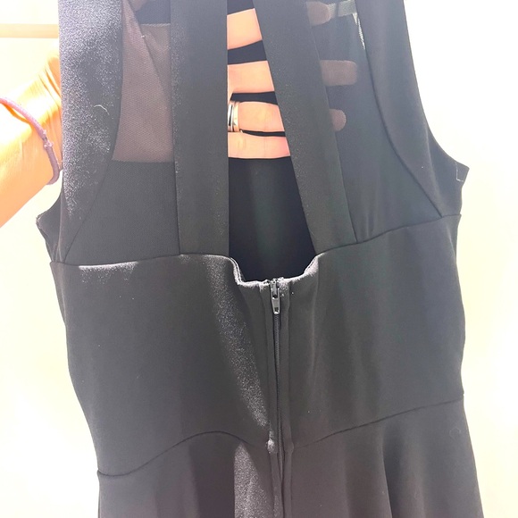 Black dress great for a holiday party size small - Picture 3 of 7